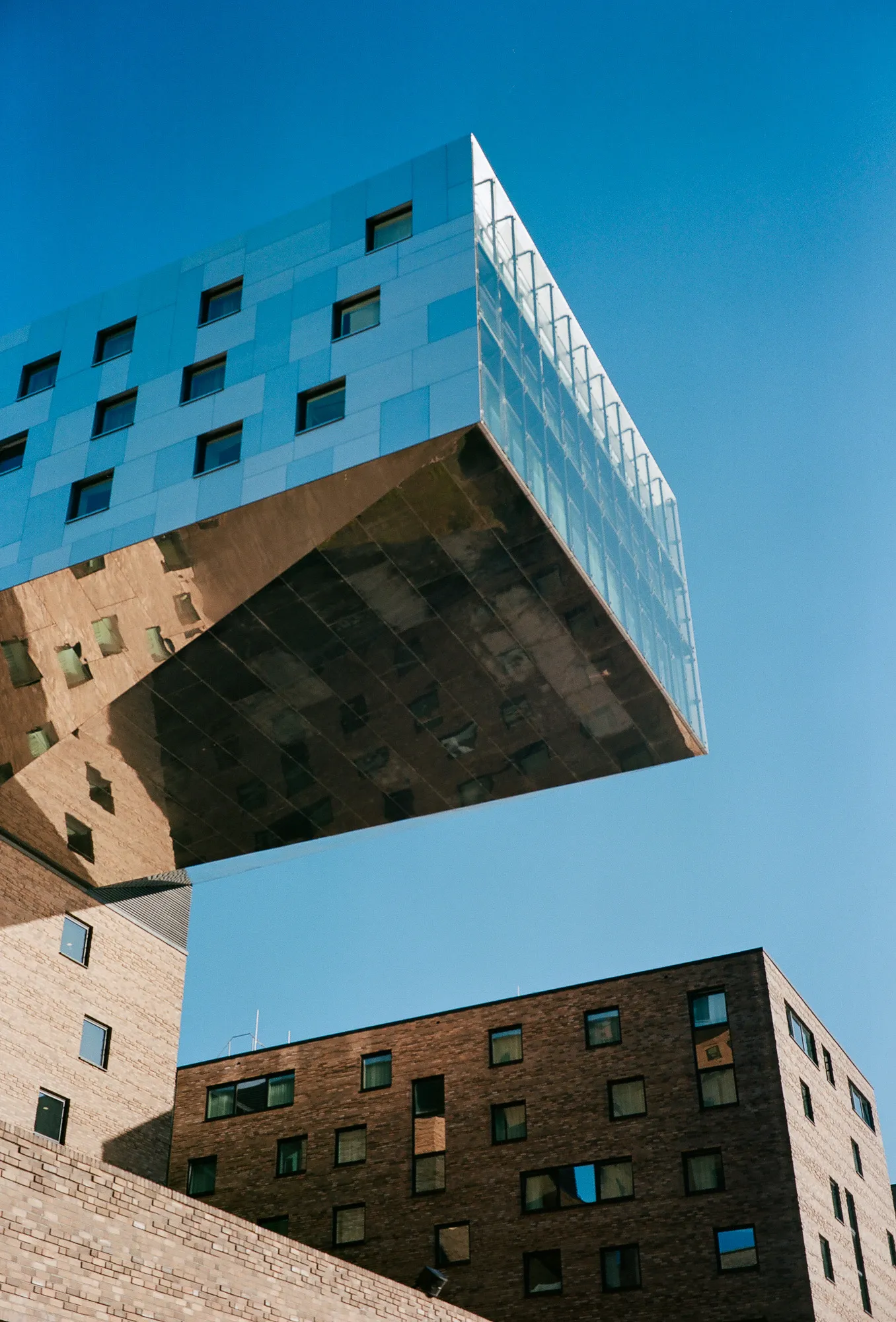 001585210007