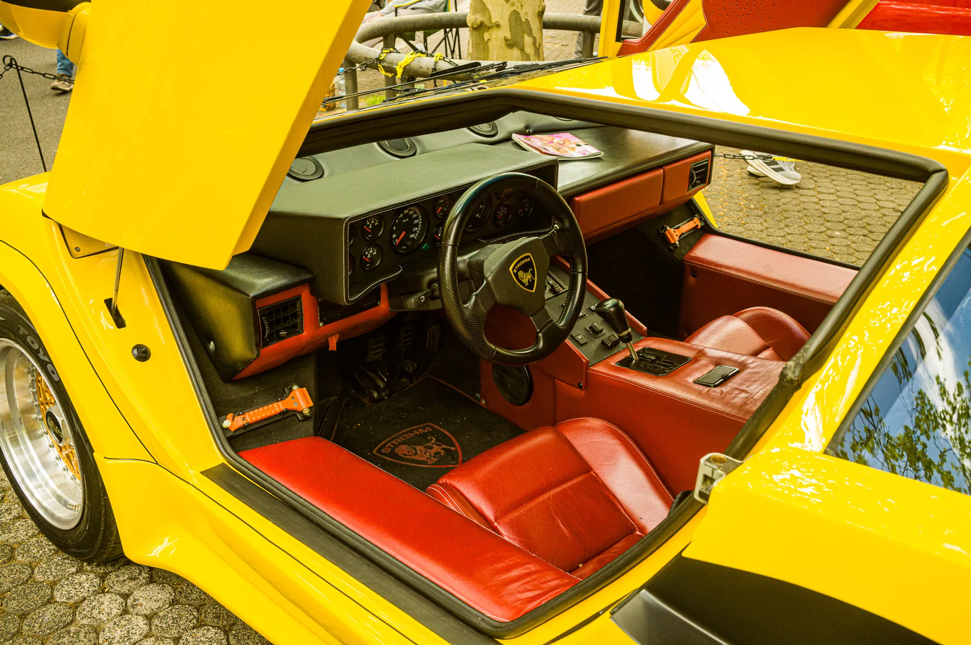 L1008701